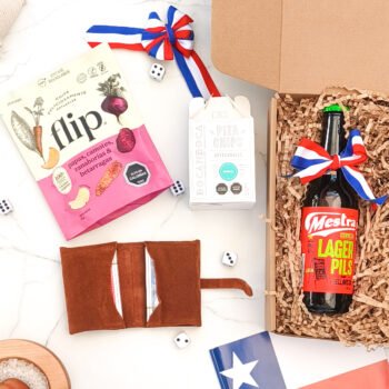Picoteo + Set Naipes Cuero - Una carta personal